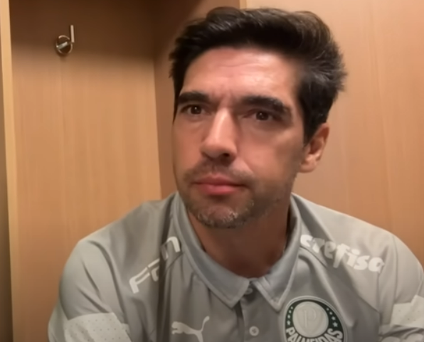 Abel Ferreira se pronuncia após gesto que causou expulsão