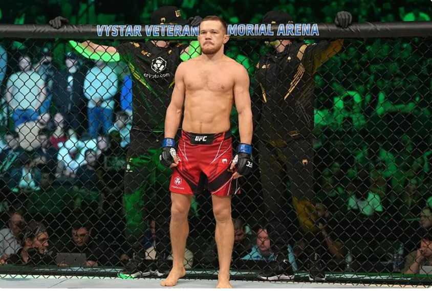 Petr Yan: Uppercuts são meus golpes favoritos, eles fazem cabeças voarem