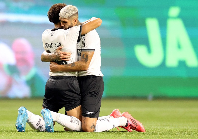 Jogadores do Botafogo celebram vitória sobre o Palmeiras