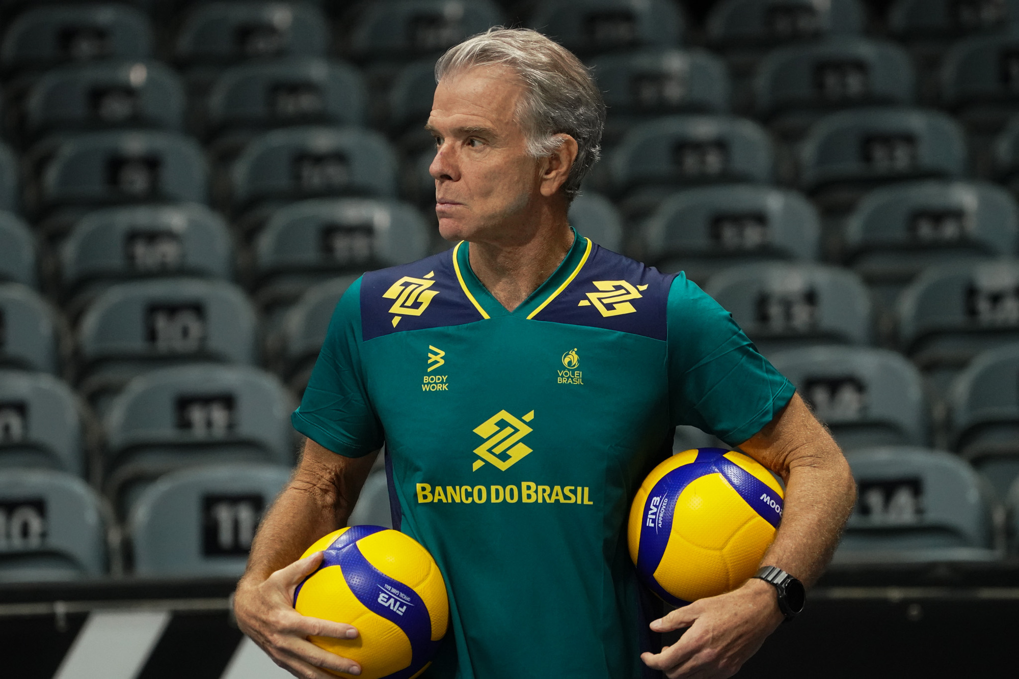 Com Bernardinho, Brasil busca o tetra olímpico no vôlei