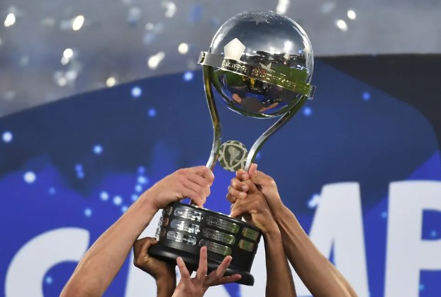 O troféu da Copa Sul-Americana