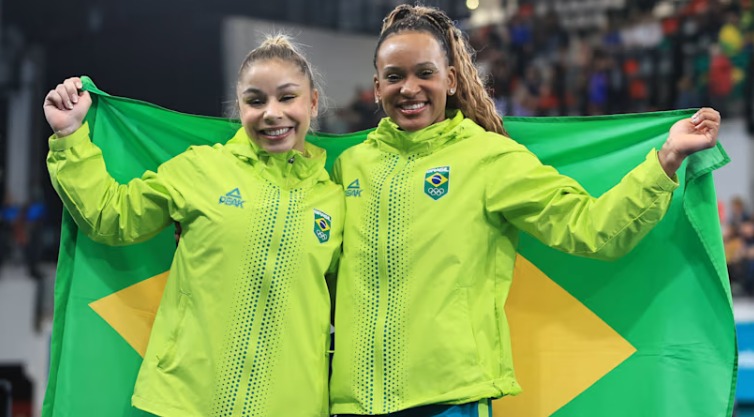 Rebeca e Flavinha são amigas inseparáveis