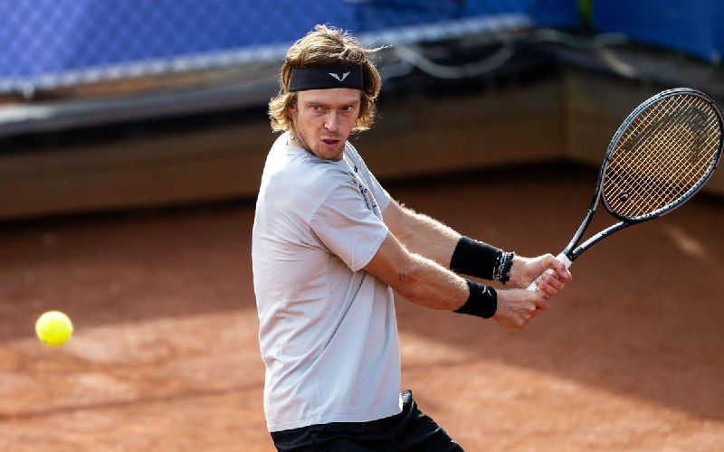 Emil Ruusuvuori vs Andrey Rublev. Pronostico, Apuestas y Cuotas│15 de agosto de 2023