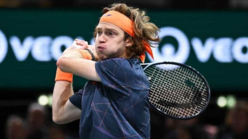 Alex de Miñaur vs. Andrey Rublev. Pronóstico, Apuestas y Cuotas | 3 de noviembre de 2023