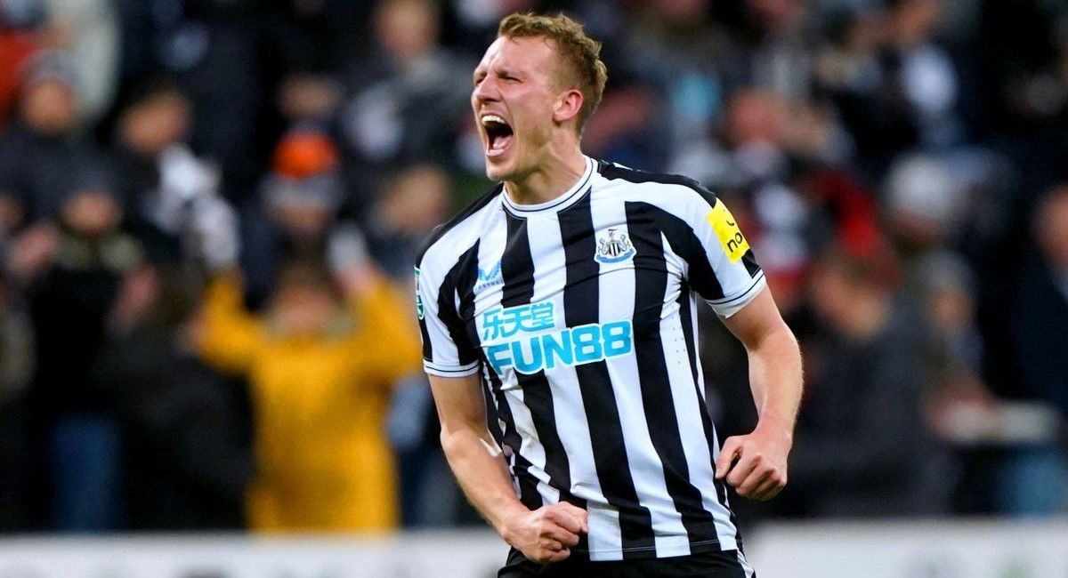 Dan Burn renovó con el Newcastle 