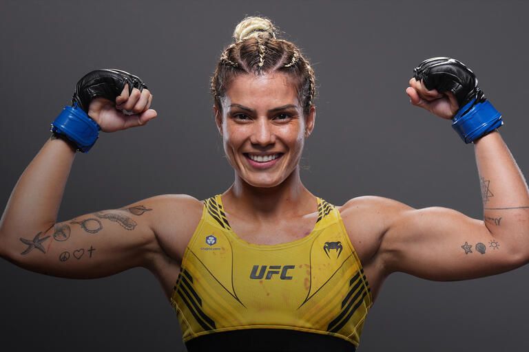 Luana Pinheiro v Gillian Robertson Prediction, Betting, Tips, and Odds | 10 NOVEMBER 2024