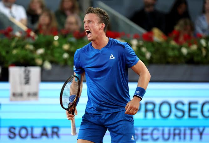 Jiri Lehecka vs Denis Shapovalov Prediction, Betting Tips and Odds | 8 November 2024