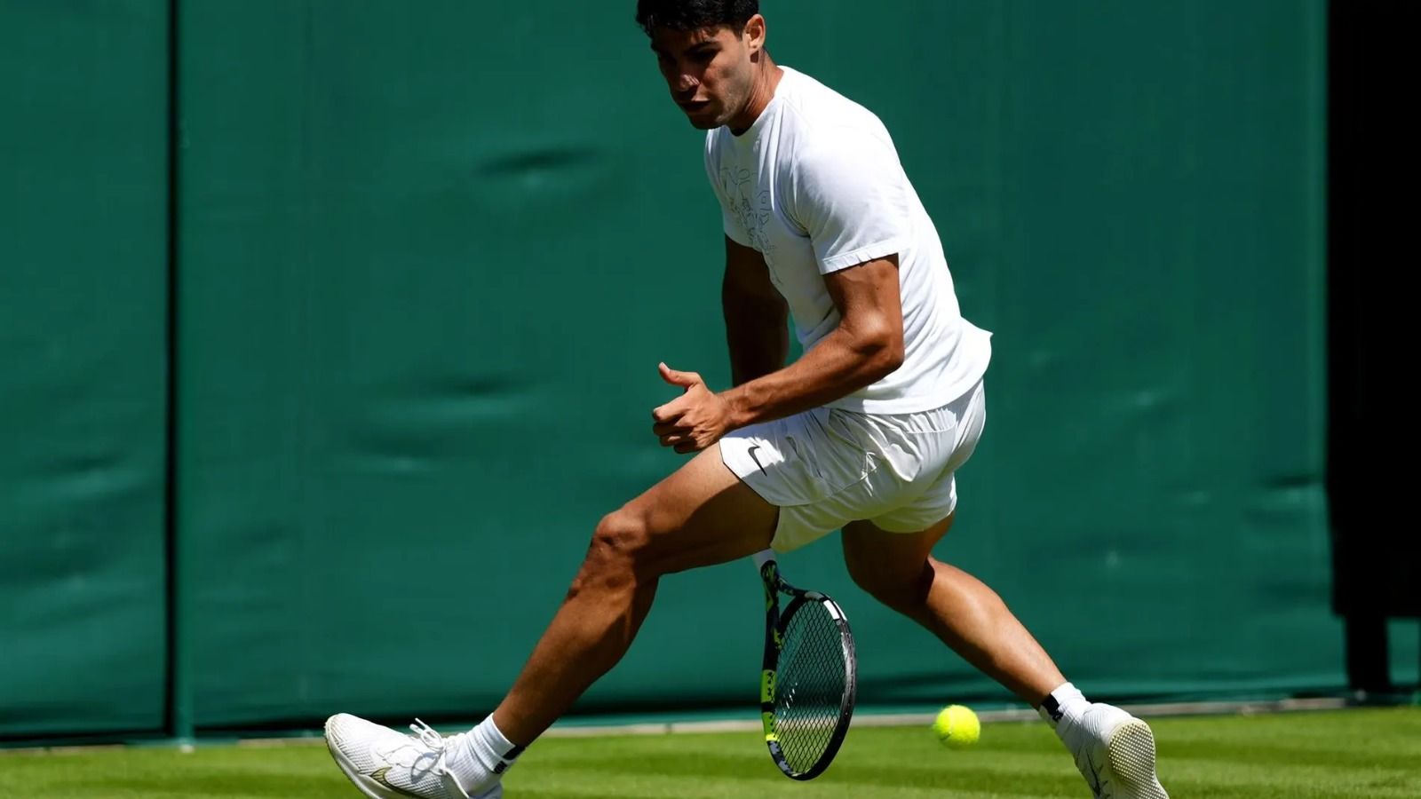 Alcaraz comienza la defensa del título en Wimbledon