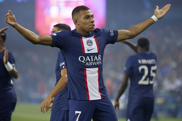 Mbappé vuelve a entrenar con el PSG tras negociaciones positivas con la dirección del club