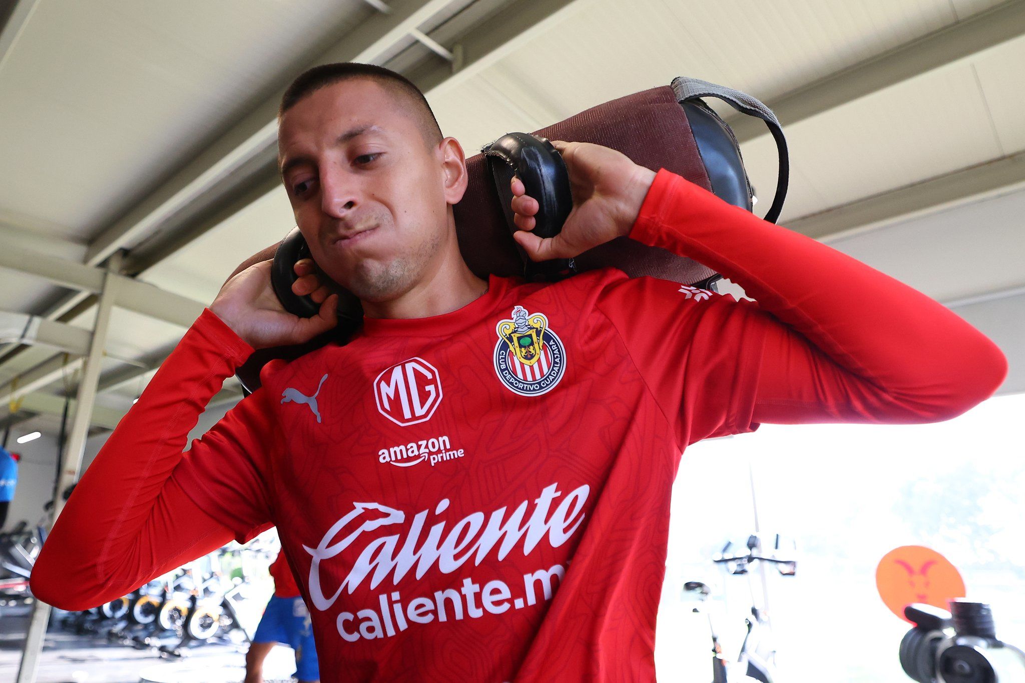 Prensa abandona conferencia de prensa de Chivas por agresión de jugadores