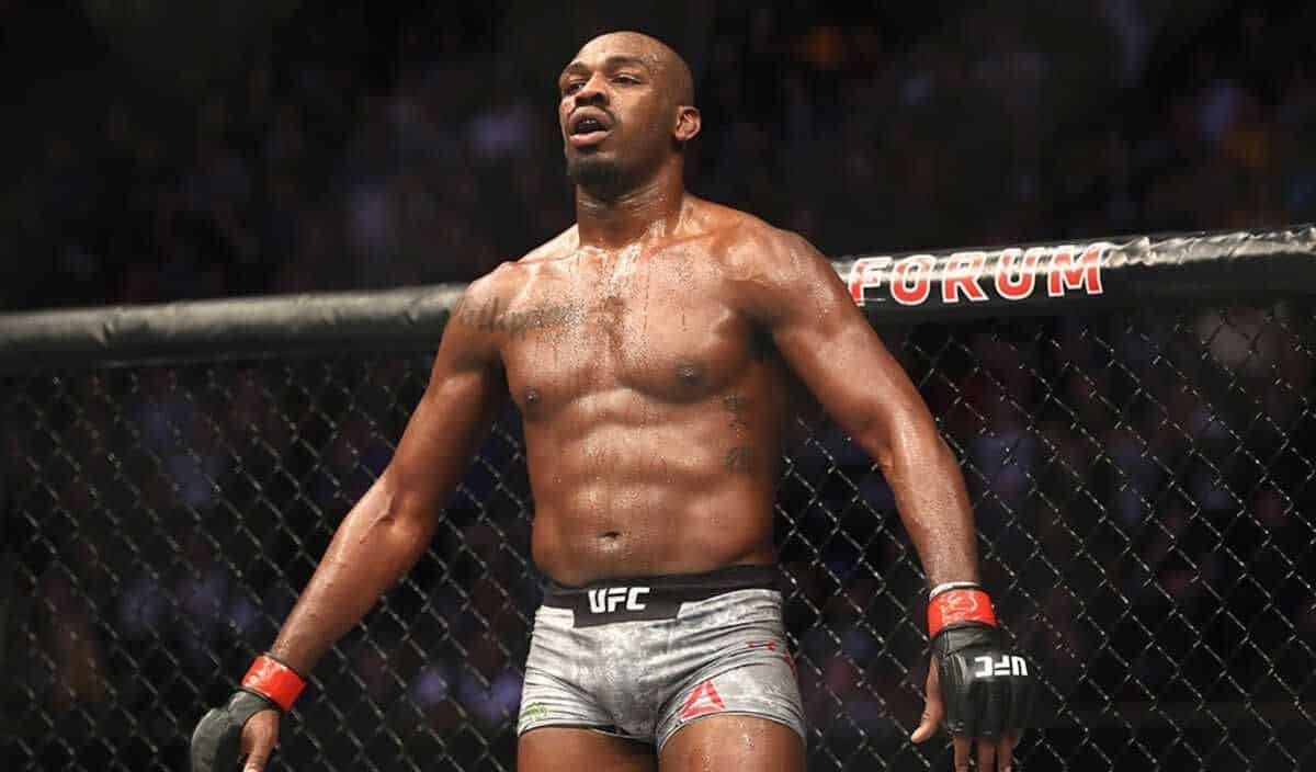 Jon Jones muestra su estado físico antes de enfrentarse a Miočić