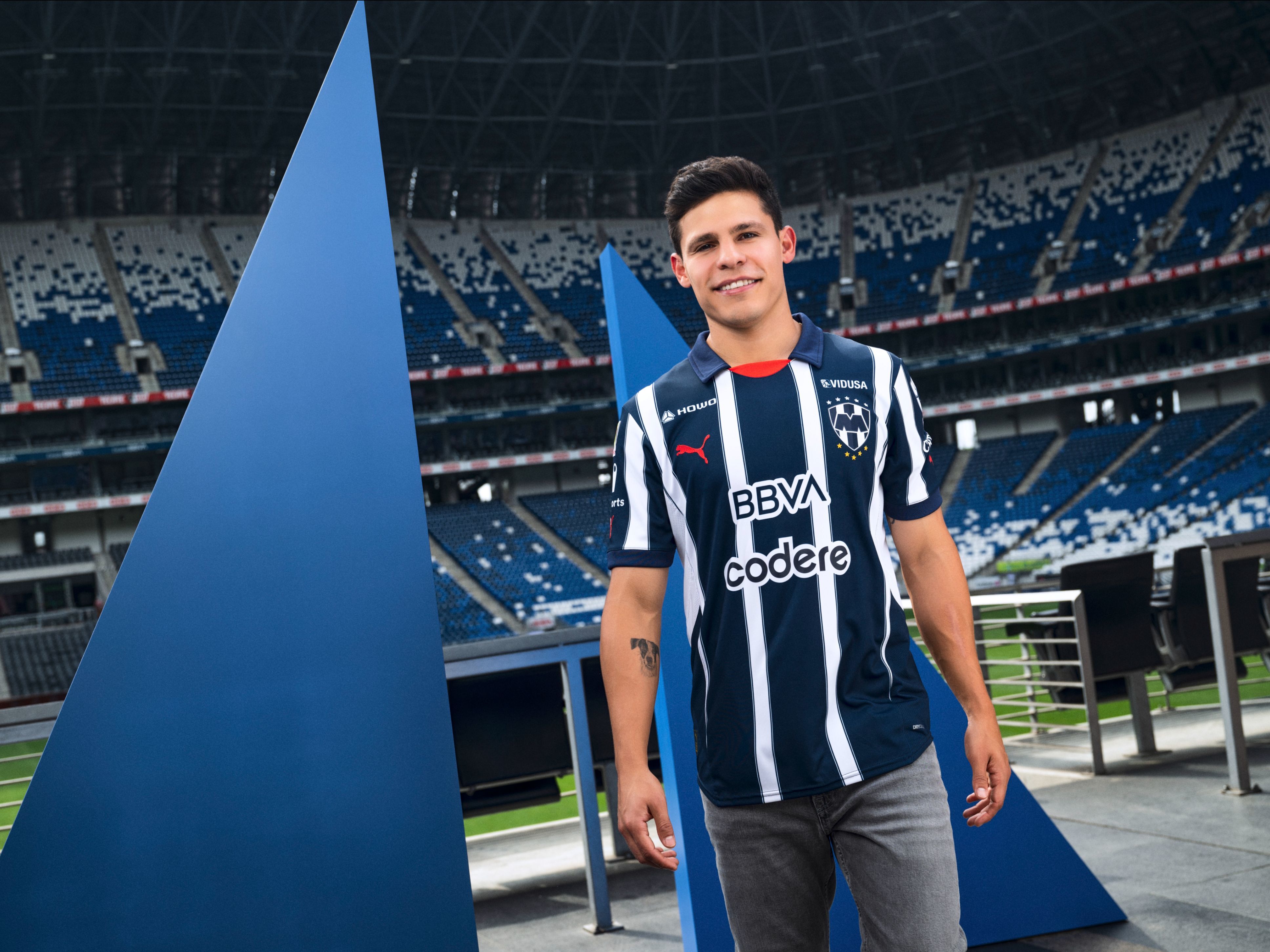 El nuevo jersey de los Rayados del Monterrey, un viaje retro a los años 80's