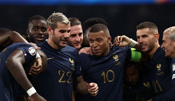 Los jugadores de la selección francesa experimentan calambres y dolores de cabeza antes del inicio de la Eurocopa 2024