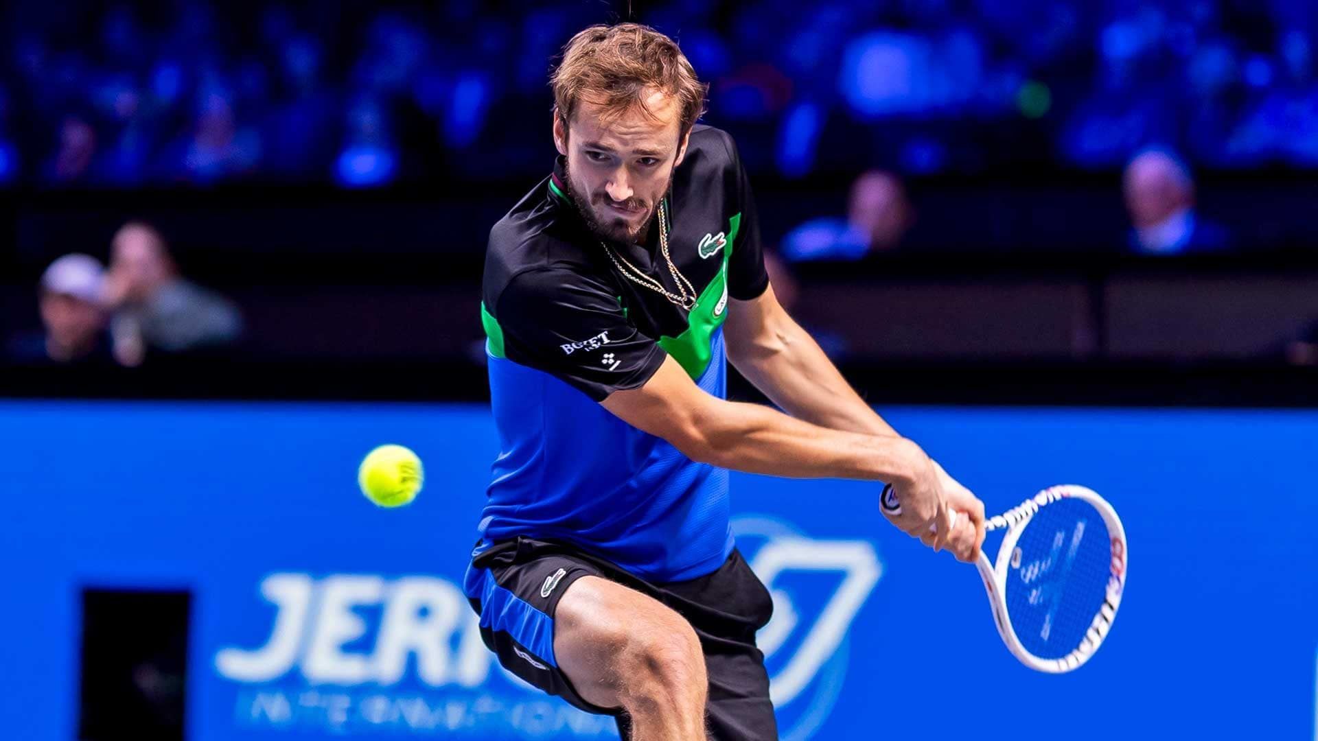 Daniil Medvedev vs Alexander Zverev. Pronóstico, Apuestas y Cuotas│15 de noviembre de 2023