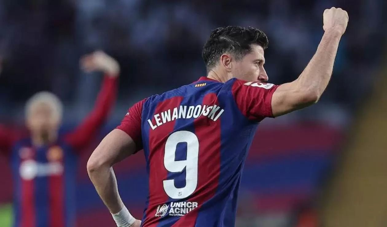 Flick Names Lewandowski the Best Striker of the Decade