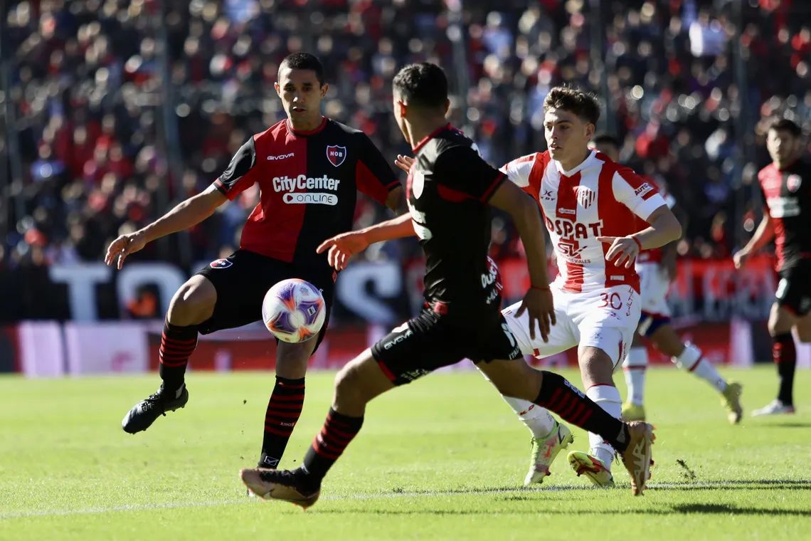 Unión Santa Fe vs. Newell’s Old Boys. Pronostico, Apuestas y Cuotas│ 2 de noviembre de 2024