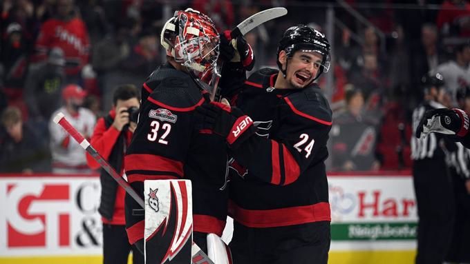 New Jersey Devils vs Carolina Hurricanes. Pronostico, Apuestas y Cuotas│1 de enero de 2023  