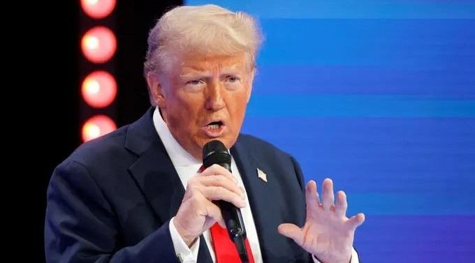 Trump promete asistir a UFC 309 si gana las elecciones presidenciales