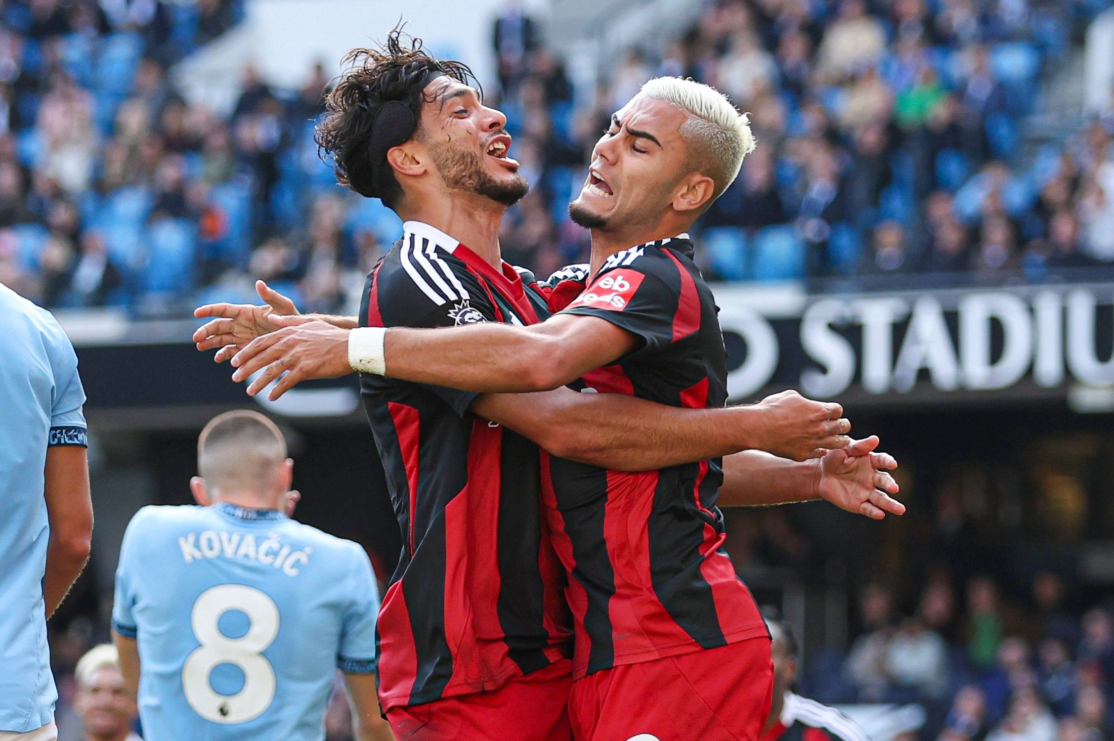 Raúl Jiménez continúa brillando con el Fulham