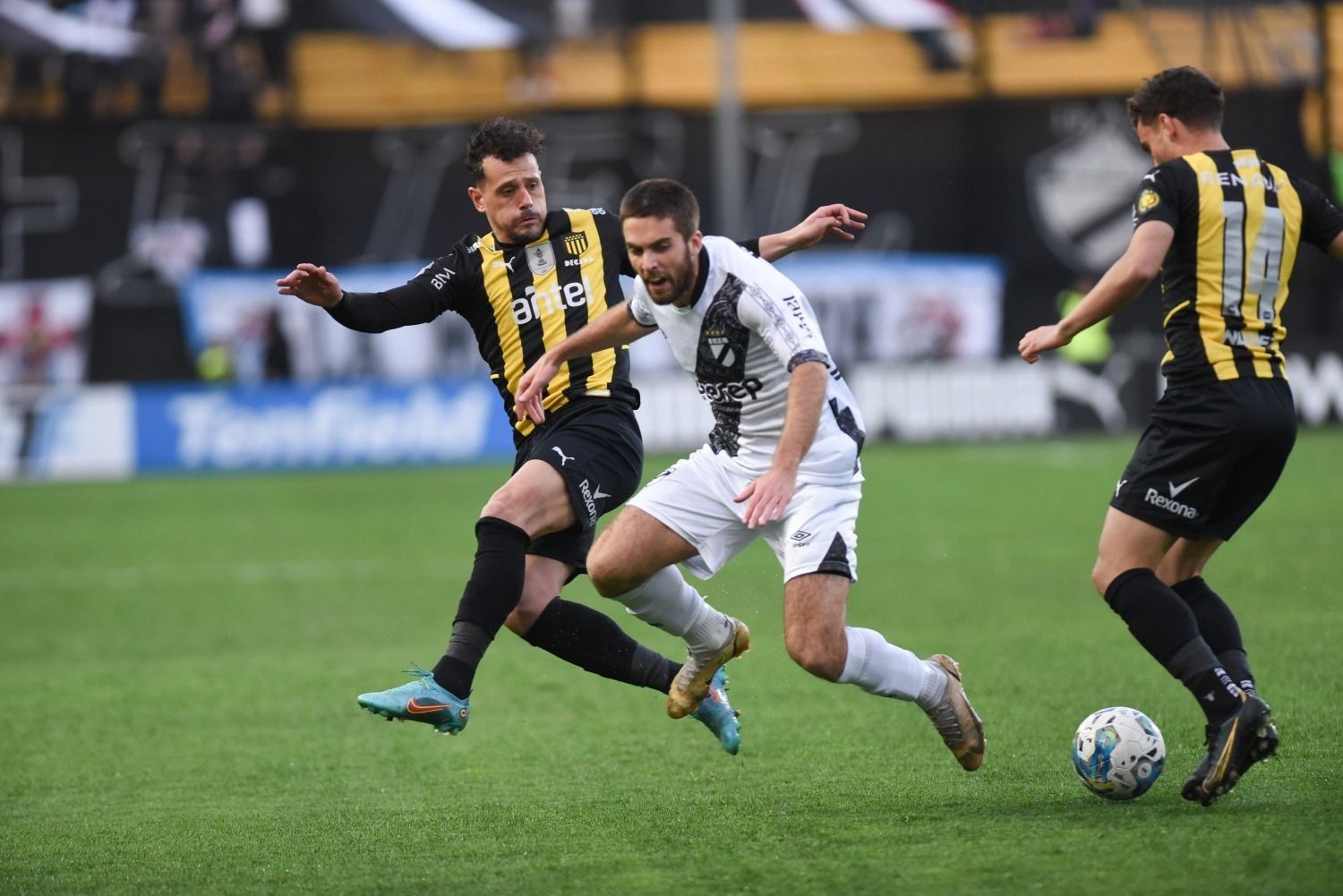 Peñarol vs. Danubio. Pronostico, Apuestas y Cuotas│15 de abril de 2023