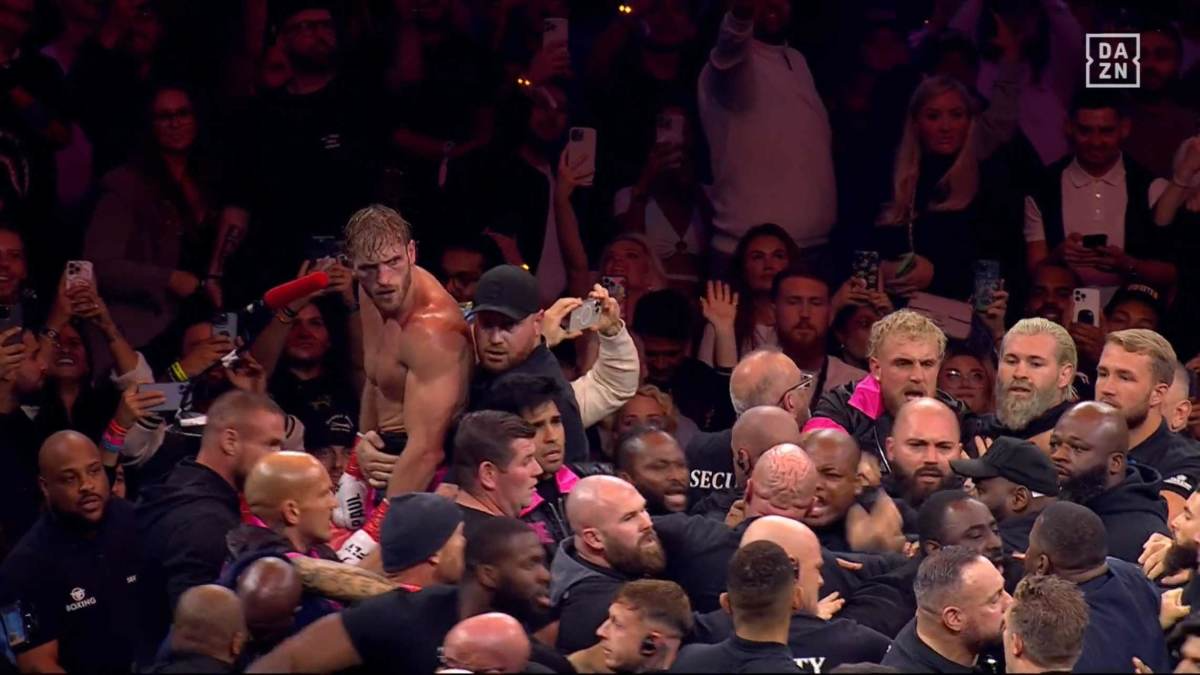 Mass Brawl After Logan Paul Vs Dillon Danis Erupts In The Ring