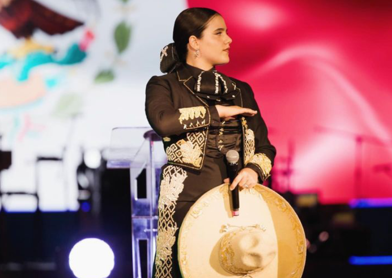 Fuerza Regida, Luis R. Conriquez y Camila Fernández acompañarán con su voz al “Canelo” Álvarez