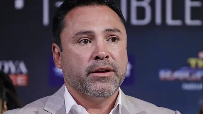 De La Hoya: I received death threats before the Garcia-Davis fight