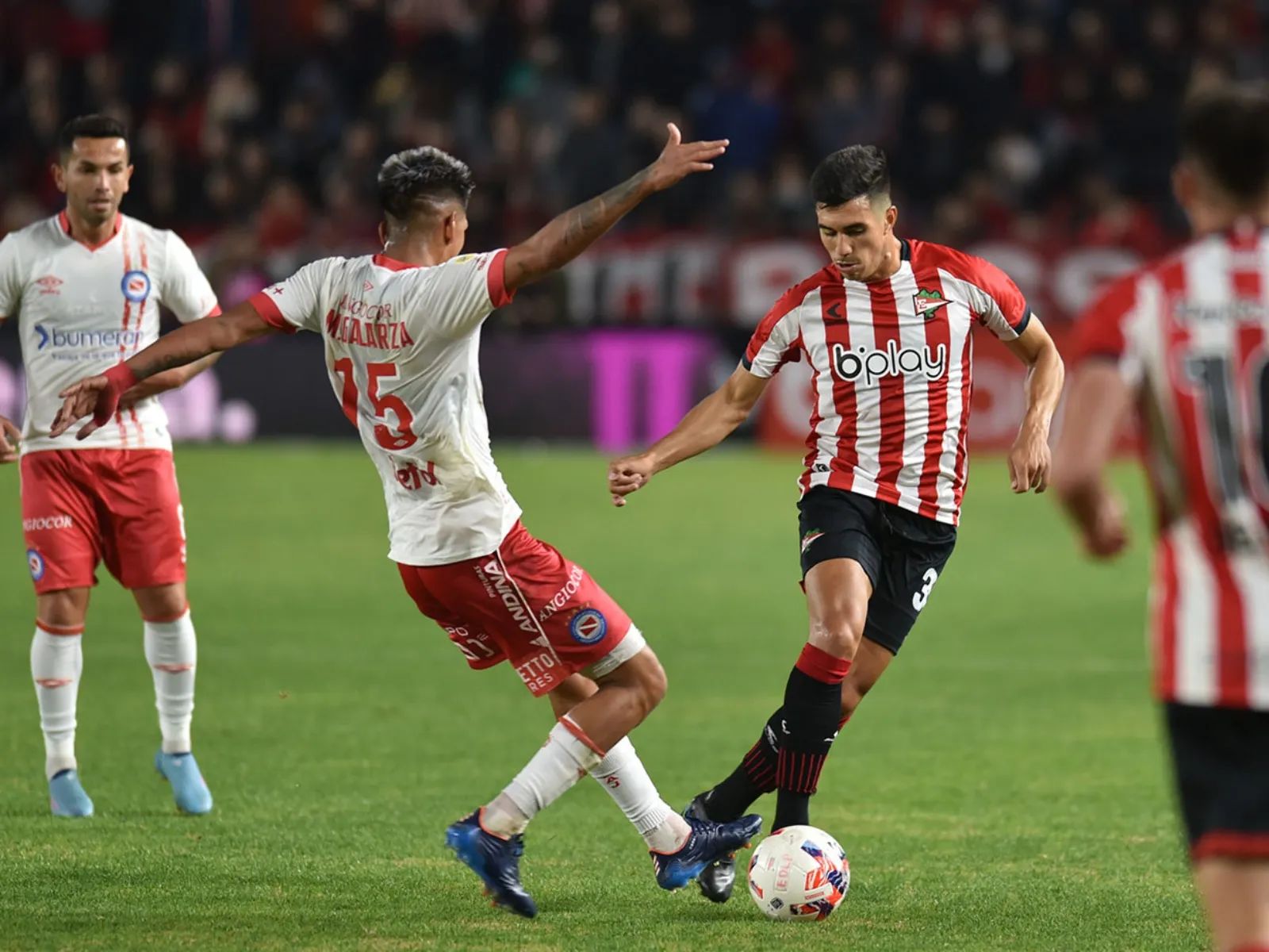 Argentinos Juniors vs. Estudiantes de La Plata. Pronostico, Apuestas y Cuotas│28 de julio de 2023