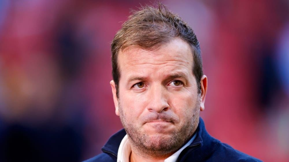 Former Netherlands Midfielder Van Der Vaart Brands England As &quot;Sh**y Team”