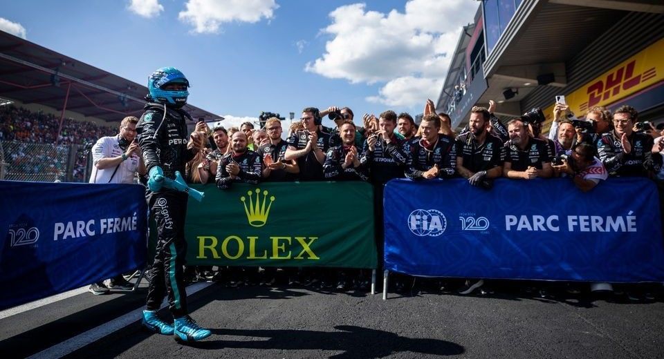 Por descalificación de Russell, Hamilton consigue la victoria en el Gran Premio F1 de Bélgica 