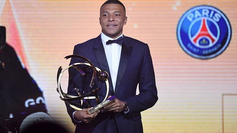 Mbappé agradece a los jugadores y entrenadores del PSG, tras recibir el premio como Mejor Jugador De La Ligue 1