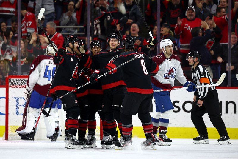 Carolina Hurricanes vs New Jersey Devils. Pronóstico, Apuestas y Cuotas│11 de febrero de 2024