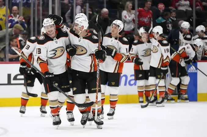 Anaheim Ducks vs Chicago Blackhawks Pronóstico, Apuestas y Cuotas│27 de Febrero del 2023