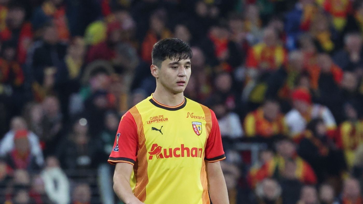 Lens Defender Khusanov Awaits Visa for Transfer to Manchester City