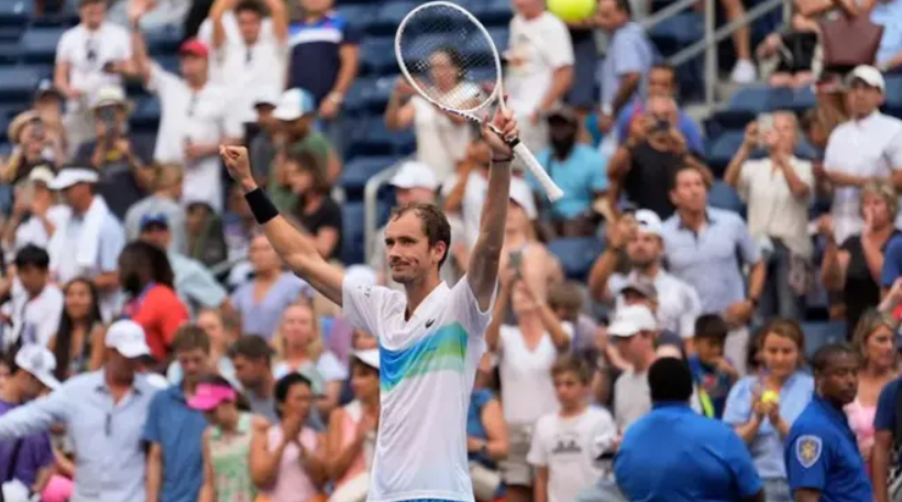 Flavio Cobolli vs Daniil Medvedev Prediction, Betting Tips & Odds │1 SEPTEMBER, 2024