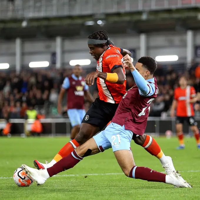 Luton Town vs Burnley. Pronóstico, Apuestas y Cuotas│12 de agosto de 2024