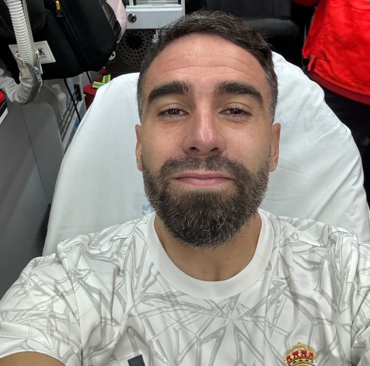 Dani Carvajal informa que sufrió lesión de ligamento cruzado