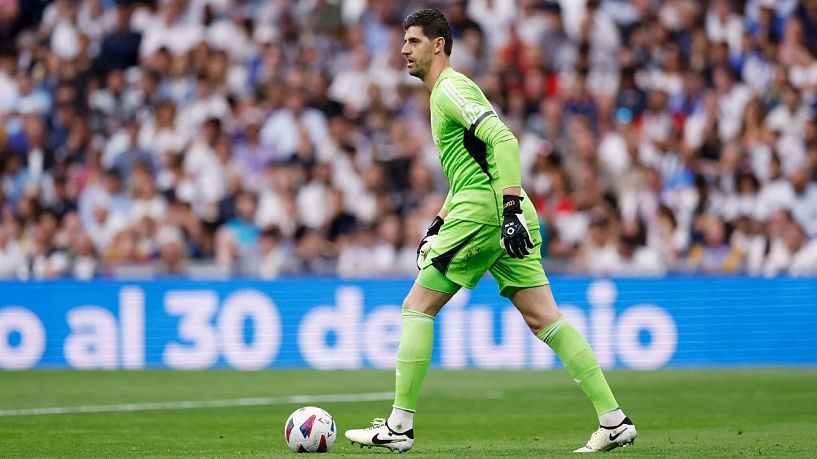 El portero del Real Madrid Courtois se lesionó y se perderá el Clásico ante el FC Barcelona