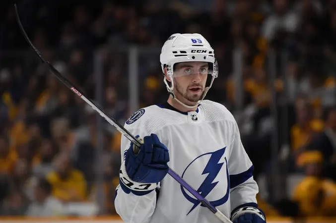 Carolina Hurricanes vs Tampa Bay Lightning Pronóstico, Apuestas y Cuotas│11 de octubre de 2024