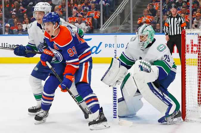 Vancouver Canucks vs Edmonton Oilers Pronóstico, Apuestas y Cuotas│8 de mayo de 2024