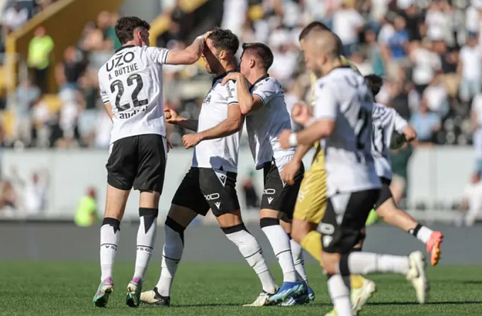 Djurgarden vs Vitoria Guimaraes Pronóstico, Apuestas y Cuotas│24 de octubre de 2024