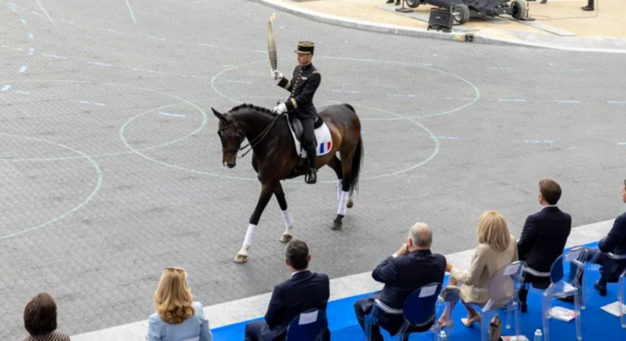 La llama olímpica ya está en París 