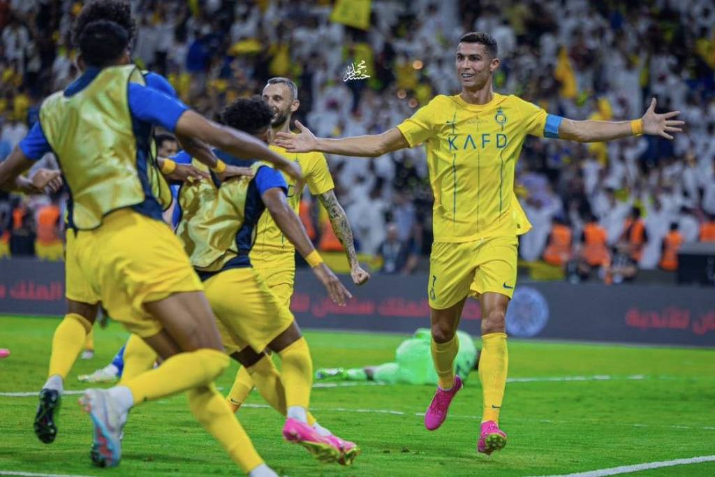🚨 UEFA is considering inviting Al-Nassr to play Champions League (2024-25  edition) as Al-Nassr is considered among the top 3 popular clubs …
