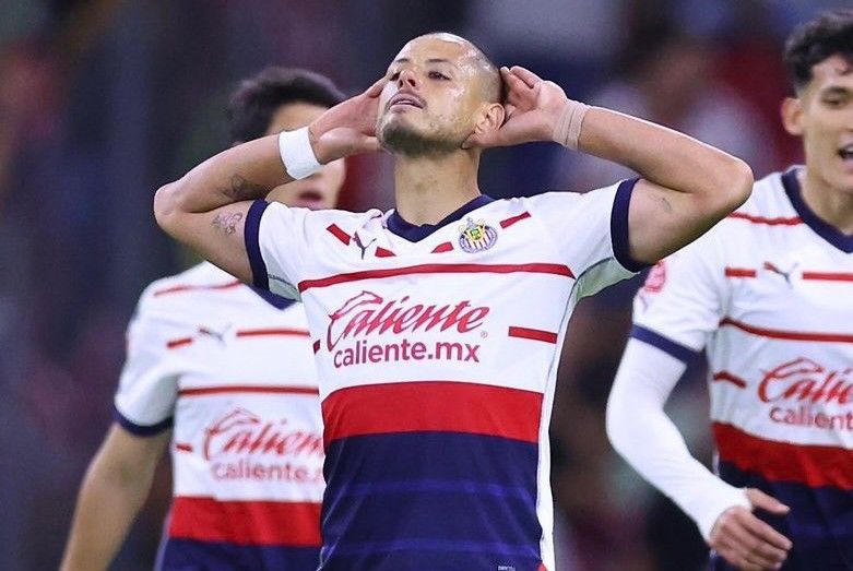 Chicharito con incertidumbre de cara al Clásico Nacional