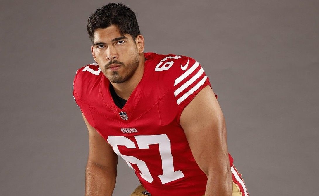 Isaac Alarcón al equipo de prácticas de los 49ers