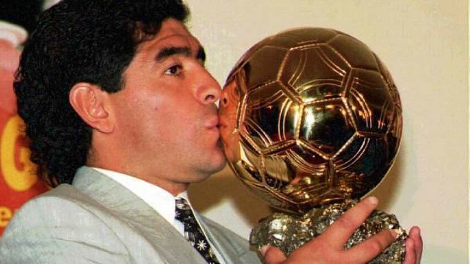 Se suspende la subasta del Balón de Oro de Maradona