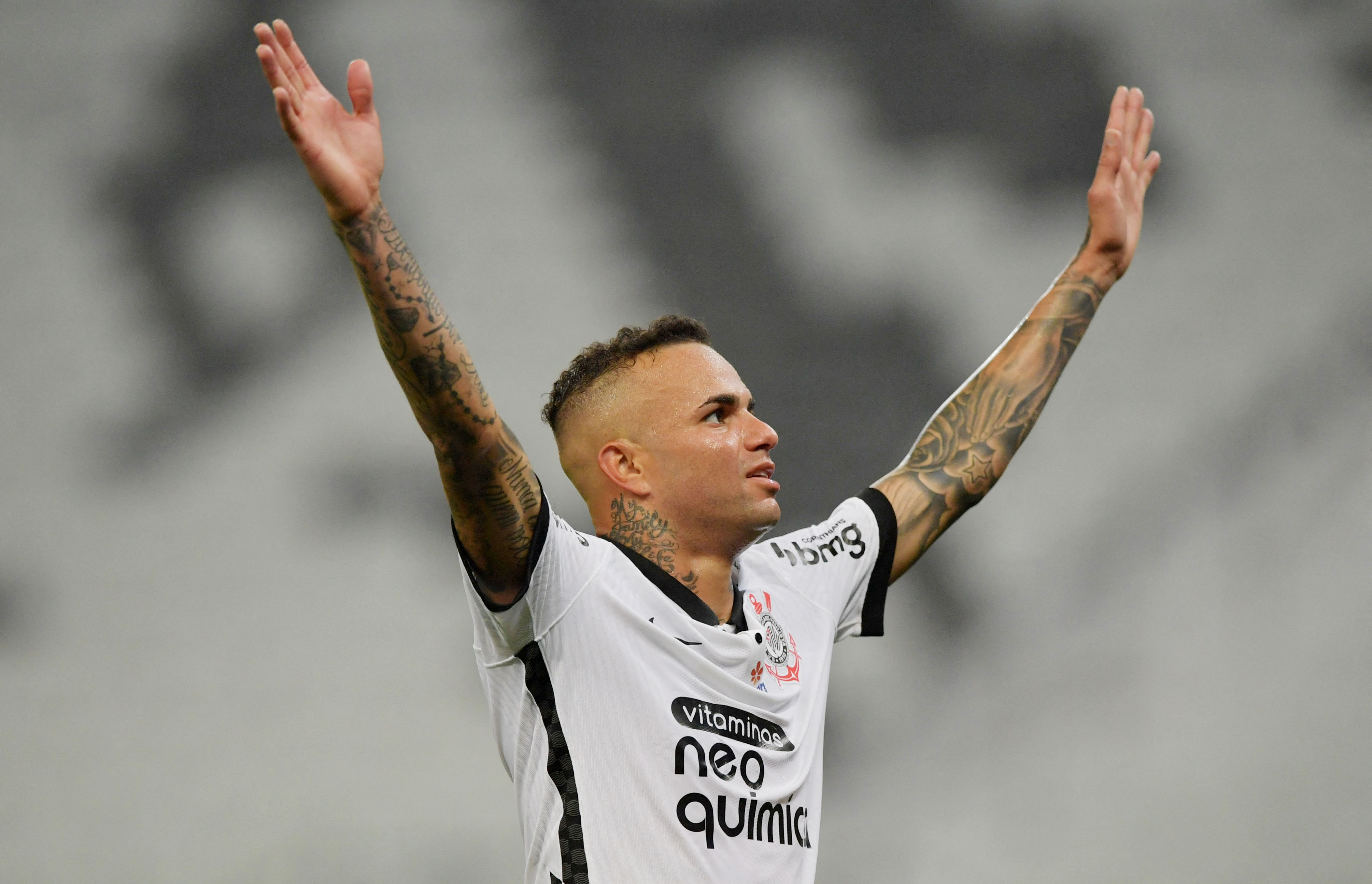 Fans Assault Corinthians Football Player Luan