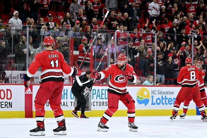 Carolina Hurricanes vs Pittsburgh Penguins Pronostico, Apuestas y Cuotas│18 de diciembre de 2022