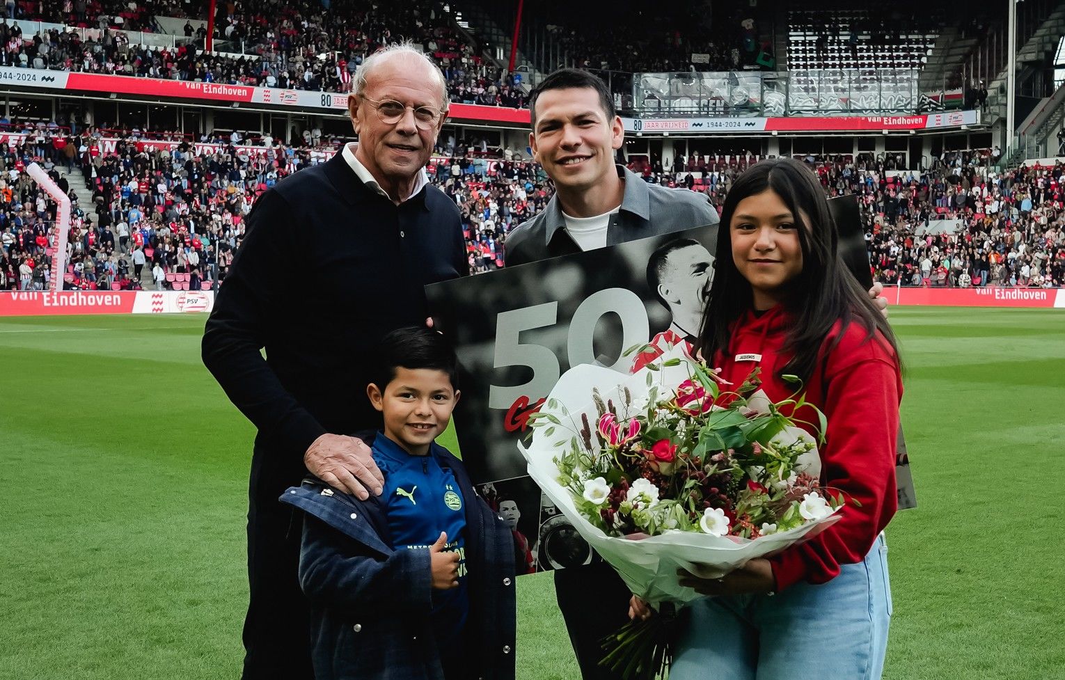 El PSV reconoce al Chucky Lozano por sus 50 goles