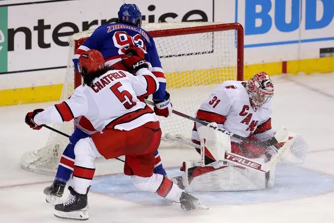 Carolina Hurricanes vs New York Rangers. Pronóstico, Apuestas y Cuotas│17 de mayo de 2024